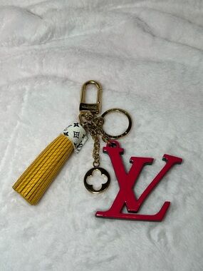 391. Louis Vuitton LV (PINK) Tassel Bag Charm/Key Holder